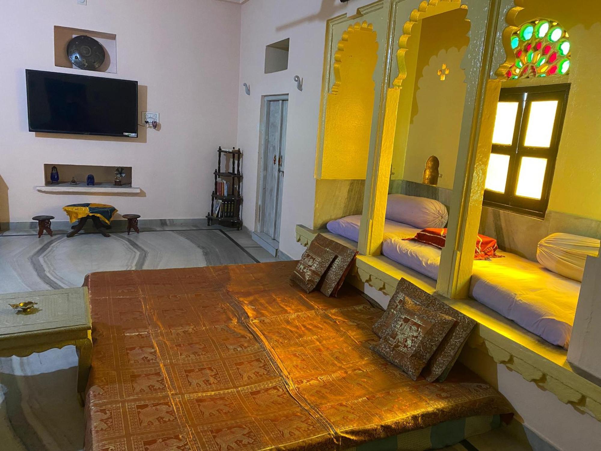 Tana Haveli - Heritage In Overlooing Palace Guest house Udaipur